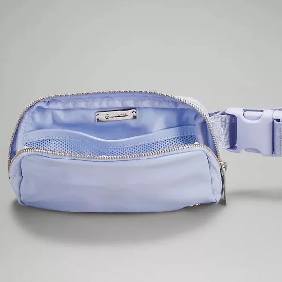 BNWT Lululemon Everywhere Belt Bag Pastel Blue - Picture 3 of 8